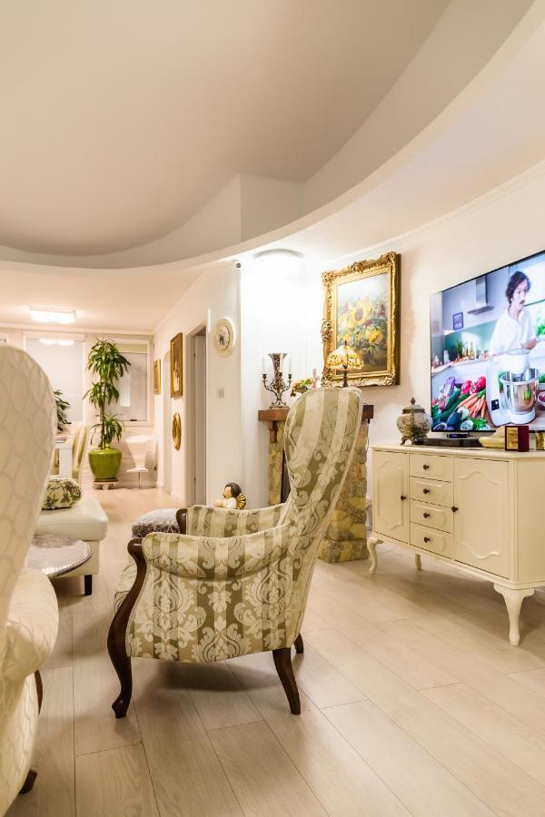 Luxury Apartment Sara Umag Bagian luar foto
