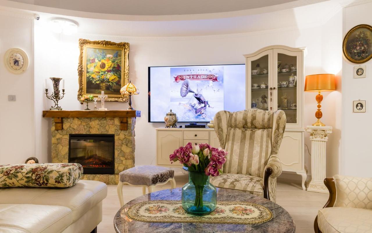 Luxury Apartment Sara Umag Bagian luar foto