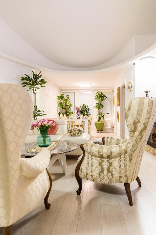 Luxury Apartment Sara Umag Bagian luar foto