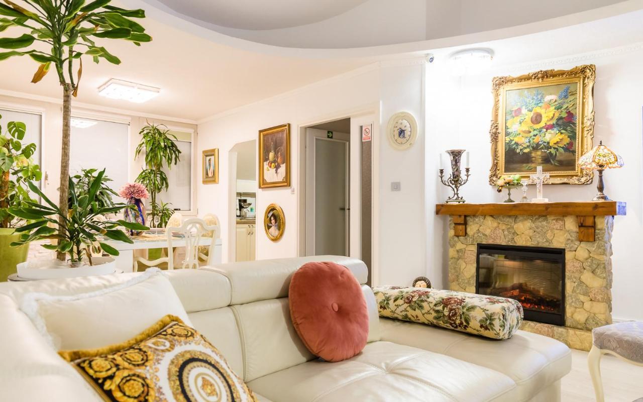 Luxury Apartment Sara Umag Bagian luar foto