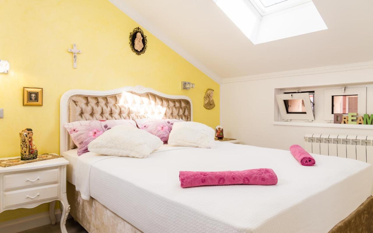 Luxury Apartment Sara Umag Bagian luar foto